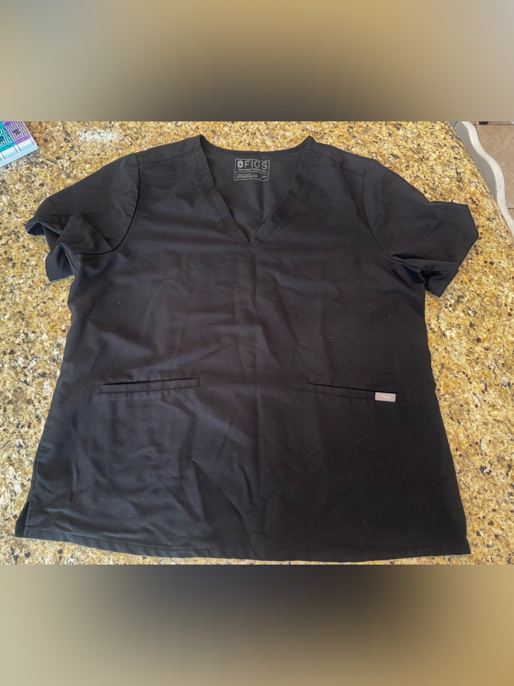 FIGS Black V-Neck Scrub Top casma two pocket size xxl